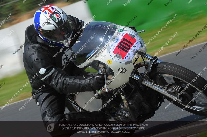 Vintage motorcycle club;eventdigitalimages;mallory park;mallory park trackday photographs;no limits trackdays;peter wileman photography;trackday digital images;trackday photos;vmcc festival 1000 bikes photographs