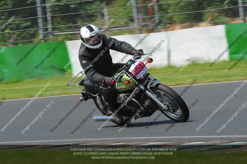 Vintage motorcycle club;eventdigitalimages;mallory park;mallory park trackday photographs;no limits trackdays;peter wileman photography;trackday digital images;trackday photos;vmcc festival 1000 bikes photographs