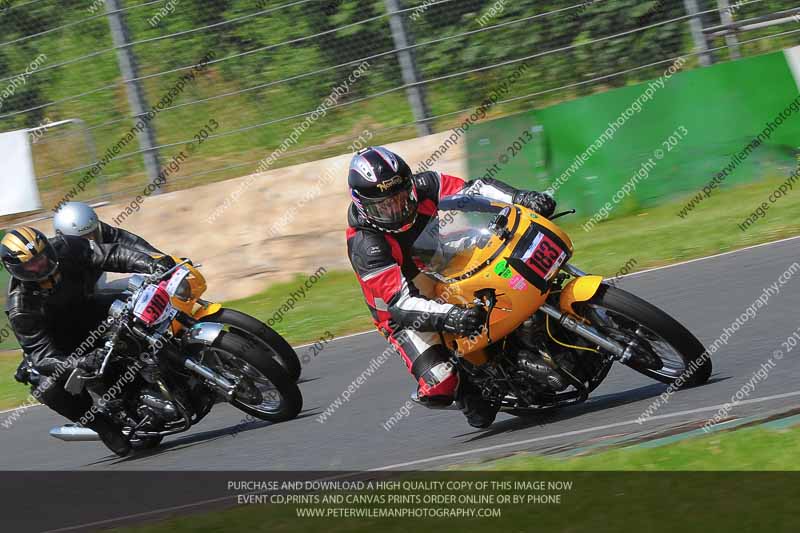 Vintage motorcycle club;eventdigitalimages;mallory park;mallory park trackday photographs;no limits trackdays;peter wileman photography;trackday digital images;trackday photos;vmcc festival 1000 bikes photographs