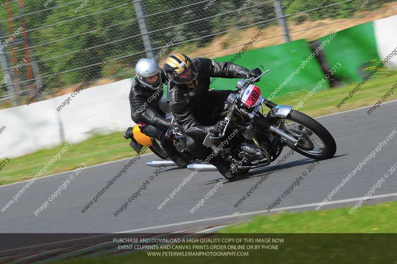 Vintage motorcycle club;eventdigitalimages;mallory park;mallory park trackday photographs;no limits trackdays;peter wileman photography;trackday digital images;trackday photos;vmcc festival 1000 bikes photographs