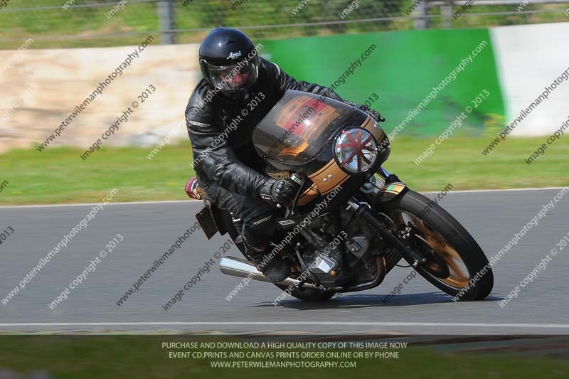 Vintage motorcycle club;eventdigitalimages;mallory park;mallory park trackday photographs;no limits trackdays;peter wileman photography;trackday digital images;trackday photos;vmcc festival 1000 bikes photographs