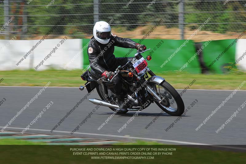 Vintage motorcycle club;eventdigitalimages;mallory park;mallory park trackday photographs;no limits trackdays;peter wileman photography;trackday digital images;trackday photos;vmcc festival 1000 bikes photographs