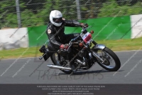 Vintage-motorcycle-club;eventdigitalimages;mallory-park;mallory-park-trackday-photographs;no-limits-trackdays;peter-wileman-photography;trackday-digital-images;trackday-photos;vmcc-festival-1000-bikes-photographs