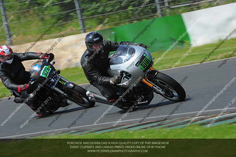 Vintage motorcycle club;eventdigitalimages;mallory park;mallory park trackday photographs;no limits trackdays;peter wileman photography;trackday digital images;trackday photos;vmcc festival 1000 bikes photographs