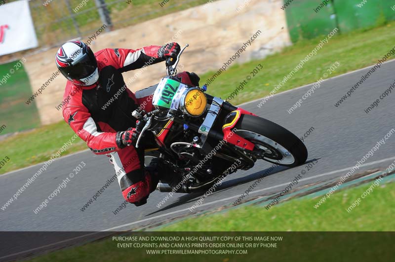 Vintage motorcycle club;eventdigitalimages;mallory park;mallory park trackday photographs;no limits trackdays;peter wileman photography;trackday digital images;trackday photos;vmcc festival 1000 bikes photographs