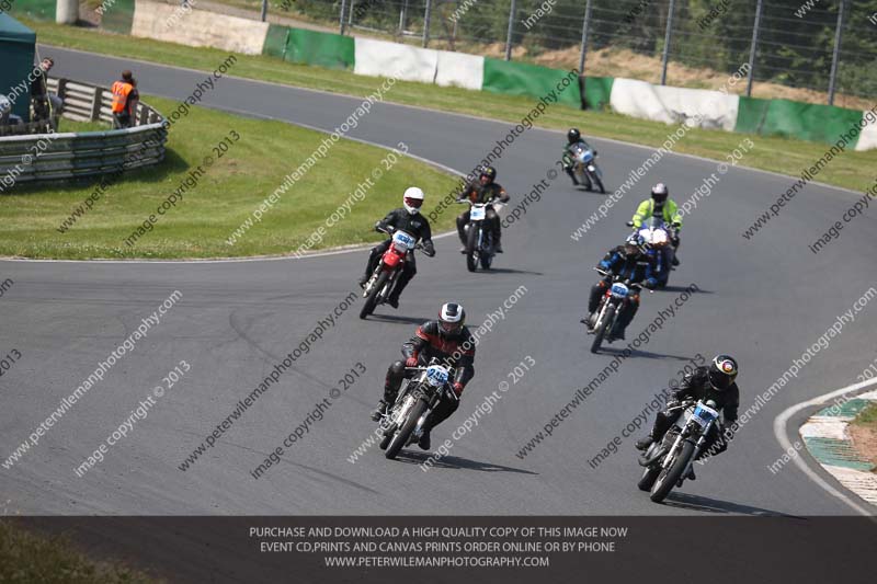 Vintage motorcycle club;eventdigitalimages;mallory park;mallory park trackday photographs;no limits trackdays;peter wileman photography;trackday digital images;trackday photos;vmcc festival 1000 bikes photographs