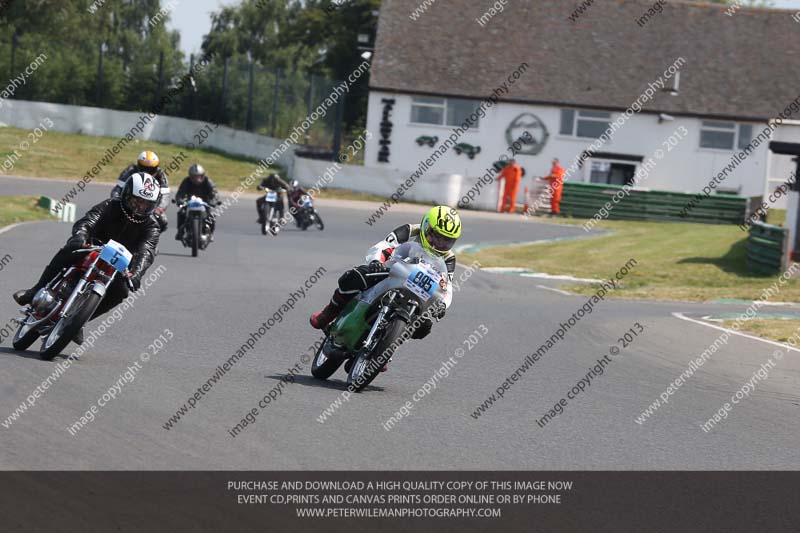 Vintage motorcycle club;eventdigitalimages;mallory park;mallory park trackday photographs;no limits trackdays;peter wileman photography;trackday digital images;trackday photos;vmcc festival 1000 bikes photographs