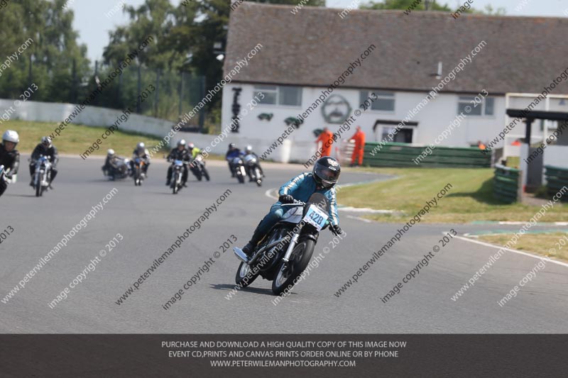 Vintage motorcycle club;eventdigitalimages;mallory park;mallory park trackday photographs;no limits trackdays;peter wileman photography;trackday digital images;trackday photos;vmcc festival 1000 bikes photographs