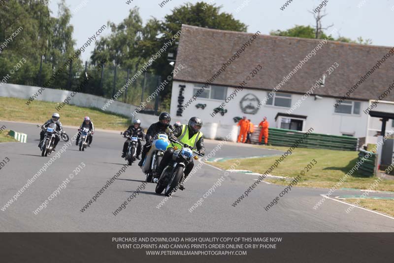 Vintage motorcycle club;eventdigitalimages;mallory park;mallory park trackday photographs;no limits trackdays;peter wileman photography;trackday digital images;trackday photos;vmcc festival 1000 bikes photographs