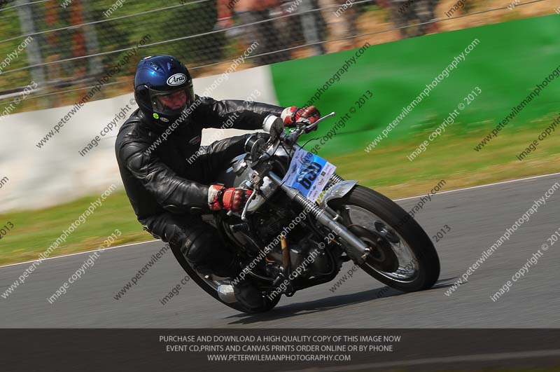 Vintage motorcycle club;eventdigitalimages;mallory park;mallory park trackday photographs;no limits trackdays;peter wileman photography;trackday digital images;trackday photos;vmcc festival 1000 bikes photographs