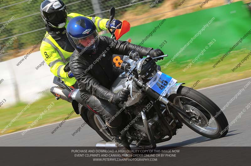 Vintage motorcycle club;eventdigitalimages;mallory park;mallory park trackday photographs;no limits trackdays;peter wileman photography;trackday digital images;trackday photos;vmcc festival 1000 bikes photographs