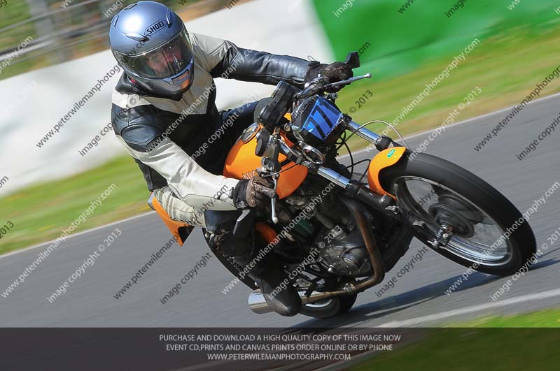 Vintage motorcycle club;eventdigitalimages;mallory park;mallory park trackday photographs;no limits trackdays;peter wileman photography;trackday digital images;trackday photos;vmcc festival 1000 bikes photographs