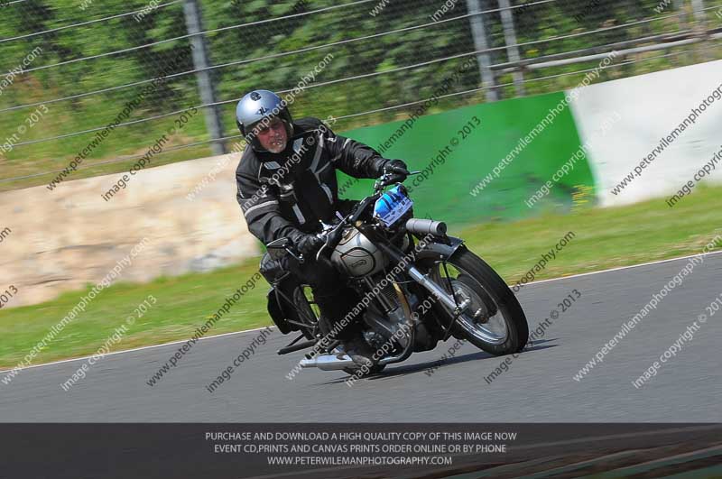 Vintage motorcycle club;eventdigitalimages;mallory park;mallory park trackday photographs;no limits trackdays;peter wileman photography;trackday digital images;trackday photos;vmcc festival 1000 bikes photographs