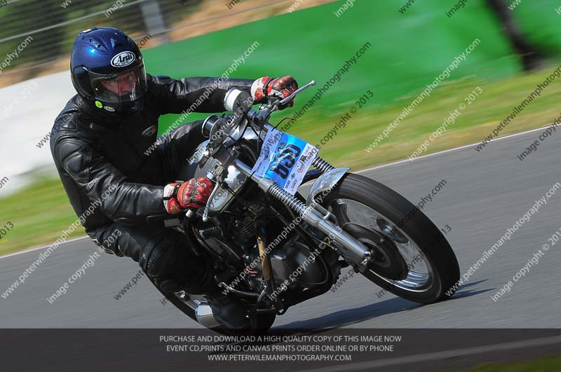 Vintage motorcycle club;eventdigitalimages;mallory park;mallory park trackday photographs;no limits trackdays;peter wileman photography;trackday digital images;trackday photos;vmcc festival 1000 bikes photographs