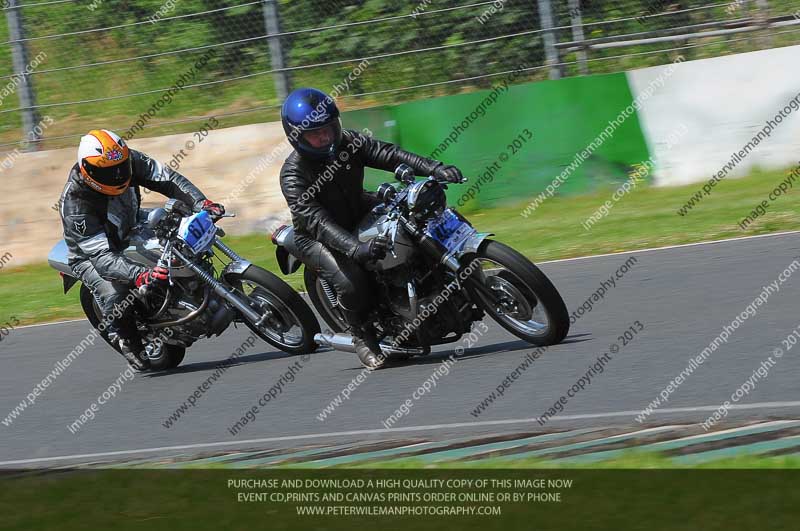 Vintage motorcycle club;eventdigitalimages;mallory park;mallory park trackday photographs;no limits trackdays;peter wileman photography;trackday digital images;trackday photos;vmcc festival 1000 bikes photographs