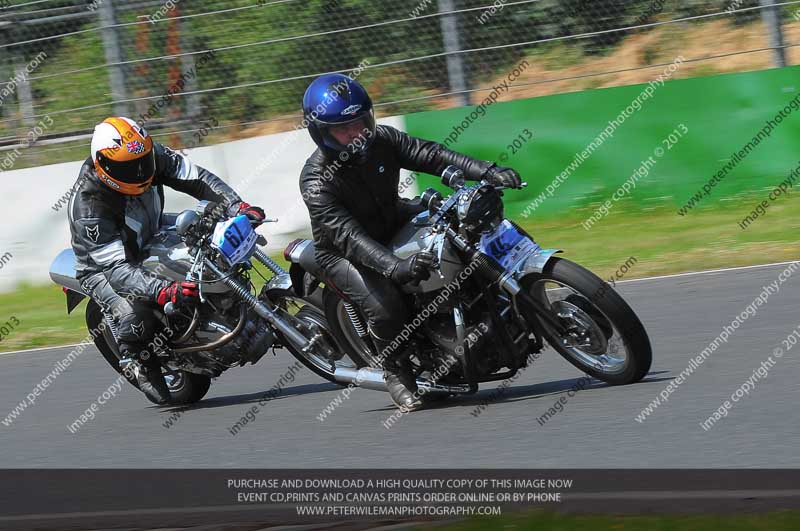 Vintage motorcycle club;eventdigitalimages;mallory park;mallory park trackday photographs;no limits trackdays;peter wileman photography;trackday digital images;trackday photos;vmcc festival 1000 bikes photographs