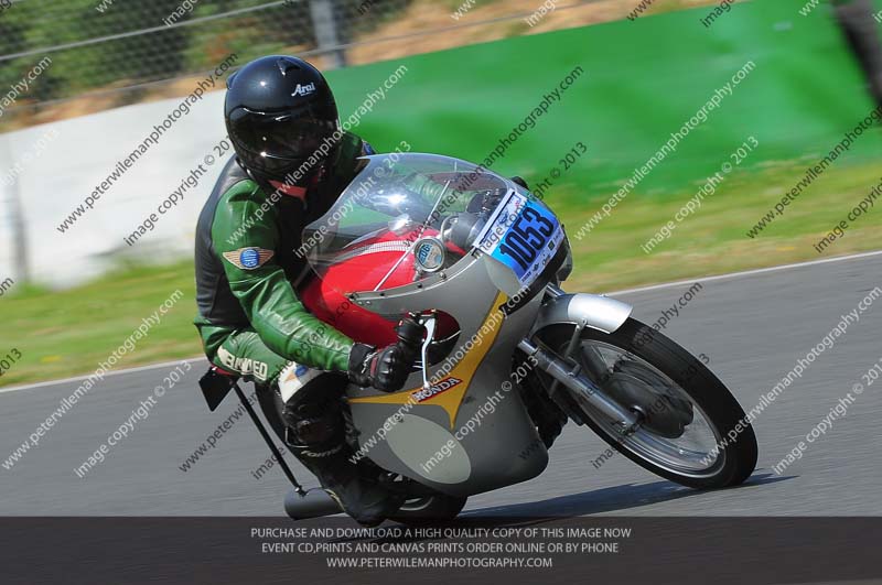 Vintage motorcycle club;eventdigitalimages;mallory park;mallory park trackday photographs;no limits trackdays;peter wileman photography;trackday digital images;trackday photos;vmcc festival 1000 bikes photographs