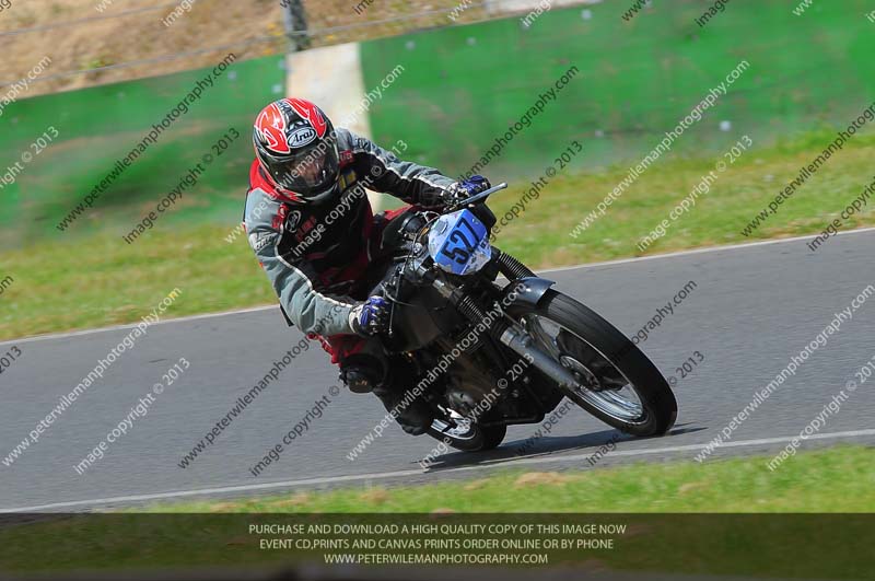 Vintage motorcycle club;eventdigitalimages;mallory park;mallory park trackday photographs;no limits trackdays;peter wileman photography;trackday digital images;trackday photos;vmcc festival 1000 bikes photographs