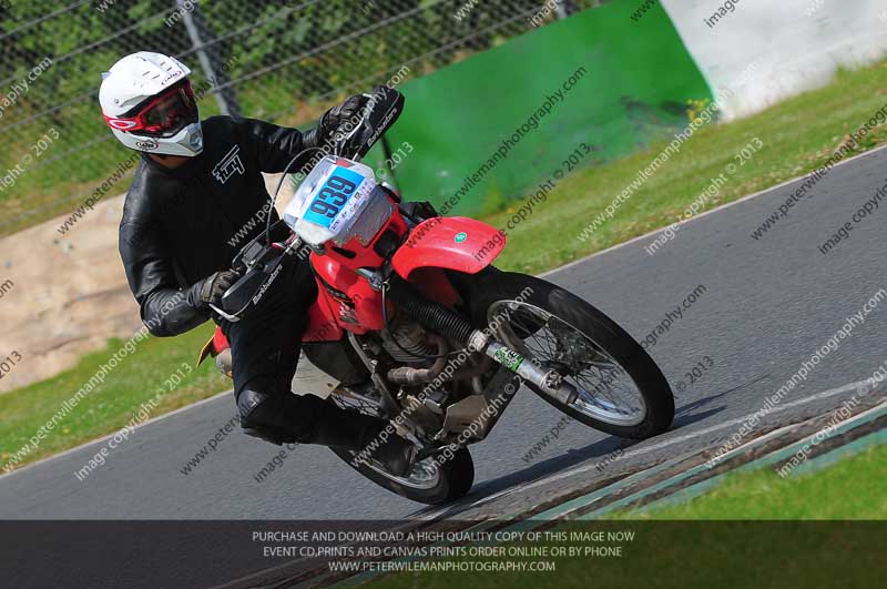 Vintage motorcycle club;eventdigitalimages;mallory park;mallory park trackday photographs;no limits trackdays;peter wileman photography;trackday digital images;trackday photos;vmcc festival 1000 bikes photographs