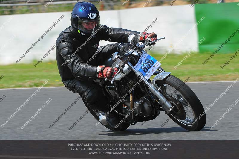 Vintage motorcycle club;eventdigitalimages;mallory park;mallory park trackday photographs;no limits trackdays;peter wileman photography;trackday digital images;trackday photos;vmcc festival 1000 bikes photographs