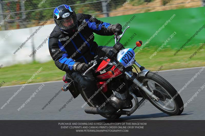 Vintage motorcycle club;eventdigitalimages;mallory park;mallory park trackday photographs;no limits trackdays;peter wileman photography;trackday digital images;trackday photos;vmcc festival 1000 bikes photographs