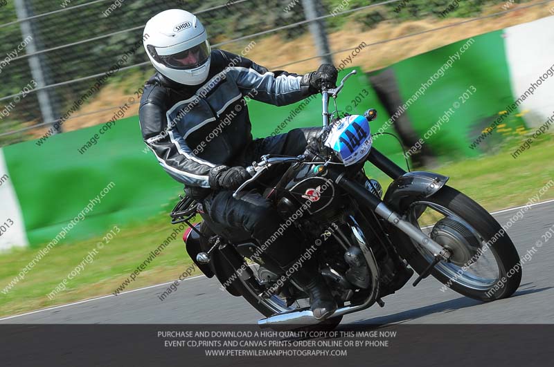 Vintage motorcycle club;eventdigitalimages;mallory park;mallory park trackday photographs;no limits trackdays;peter wileman photography;trackday digital images;trackday photos;vmcc festival 1000 bikes photographs