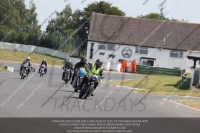 Vintage-motorcycle-club;eventdigitalimages;mallory-park;mallory-park-trackday-photographs;no-limits-trackdays;peter-wileman-photography;trackday-digital-images;trackday-photos;vmcc-festival-1000-bikes-photographs