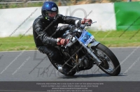 Vintage-motorcycle-club;eventdigitalimages;mallory-park;mallory-park-trackday-photographs;no-limits-trackdays;peter-wileman-photography;trackday-digital-images;trackday-photos;vmcc-festival-1000-bikes-photographs