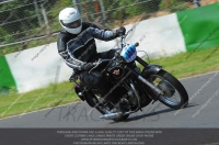 Vintage-motorcycle-club;eventdigitalimages;mallory-park;mallory-park-trackday-photographs;no-limits-trackdays;peter-wileman-photography;trackday-digital-images;trackday-photos;vmcc-festival-1000-bikes-photographs