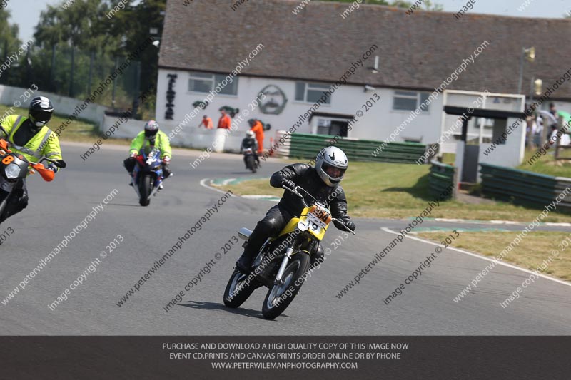 Vintage motorcycle club;eventdigitalimages;mallory park;mallory park trackday photographs;no limits trackdays;peter wileman photography;trackday digital images;trackday photos;vmcc festival 1000 bikes photographs