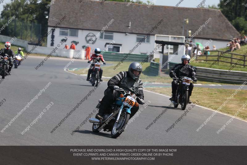 Vintage motorcycle club;eventdigitalimages;mallory park;mallory park trackday photographs;no limits trackdays;peter wileman photography;trackday digital images;trackday photos;vmcc festival 1000 bikes photographs