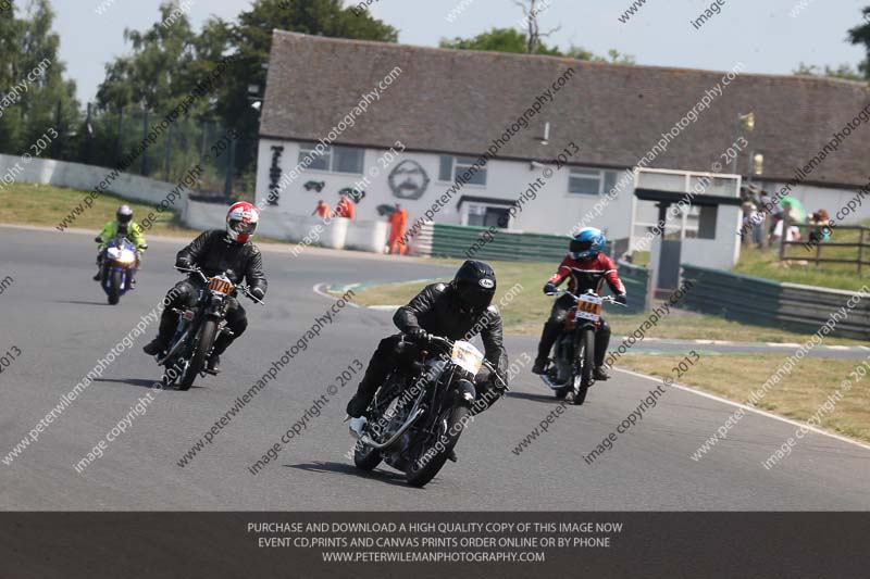 Vintage motorcycle club;eventdigitalimages;mallory park;mallory park trackday photographs;no limits trackdays;peter wileman photography;trackday digital images;trackday photos;vmcc festival 1000 bikes photographs