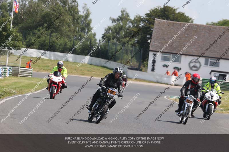 Vintage motorcycle club;eventdigitalimages;mallory park;mallory park trackday photographs;no limits trackdays;peter wileman photography;trackday digital images;trackday photos;vmcc festival 1000 bikes photographs