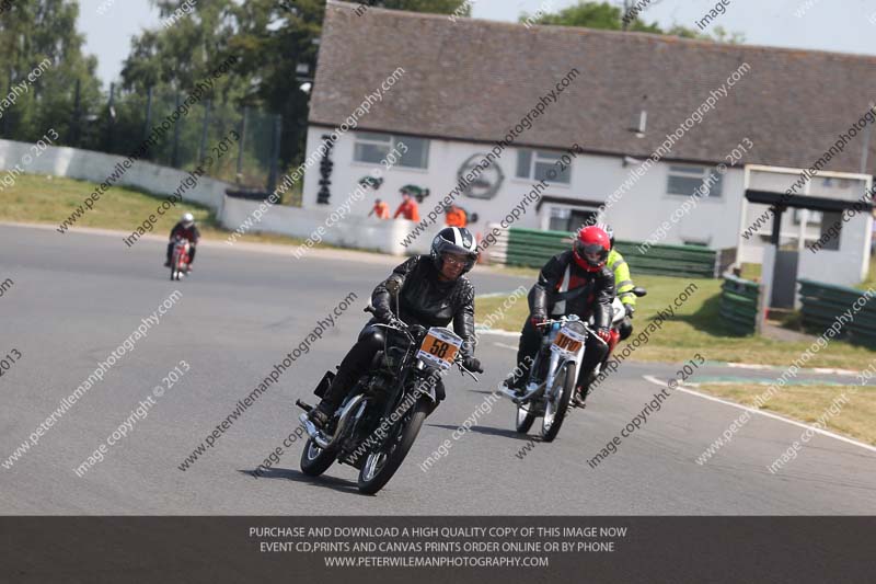 Vintage motorcycle club;eventdigitalimages;mallory park;mallory park trackday photographs;no limits trackdays;peter wileman photography;trackday digital images;trackday photos;vmcc festival 1000 bikes photographs