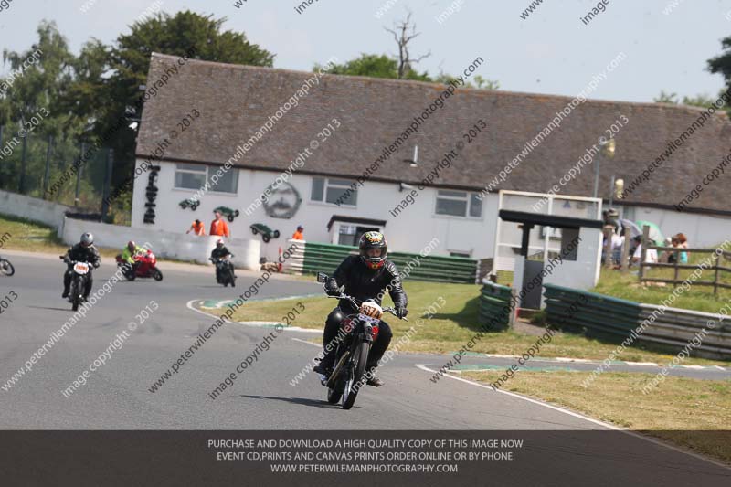 Vintage motorcycle club;eventdigitalimages;mallory park;mallory park trackday photographs;no limits trackdays;peter wileman photography;trackday digital images;trackday photos;vmcc festival 1000 bikes photographs