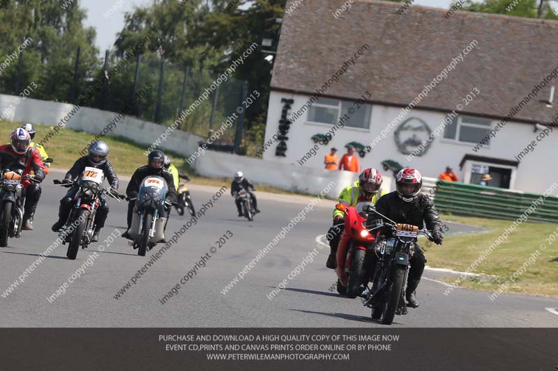 Vintage motorcycle club;eventdigitalimages;mallory park;mallory park trackday photographs;no limits trackdays;peter wileman photography;trackday digital images;trackday photos;vmcc festival 1000 bikes photographs