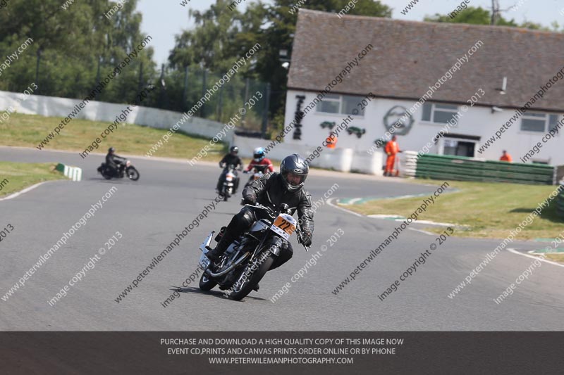 Vintage motorcycle club;eventdigitalimages;mallory park;mallory park trackday photographs;no limits trackdays;peter wileman photography;trackday digital images;trackday photos;vmcc festival 1000 bikes photographs