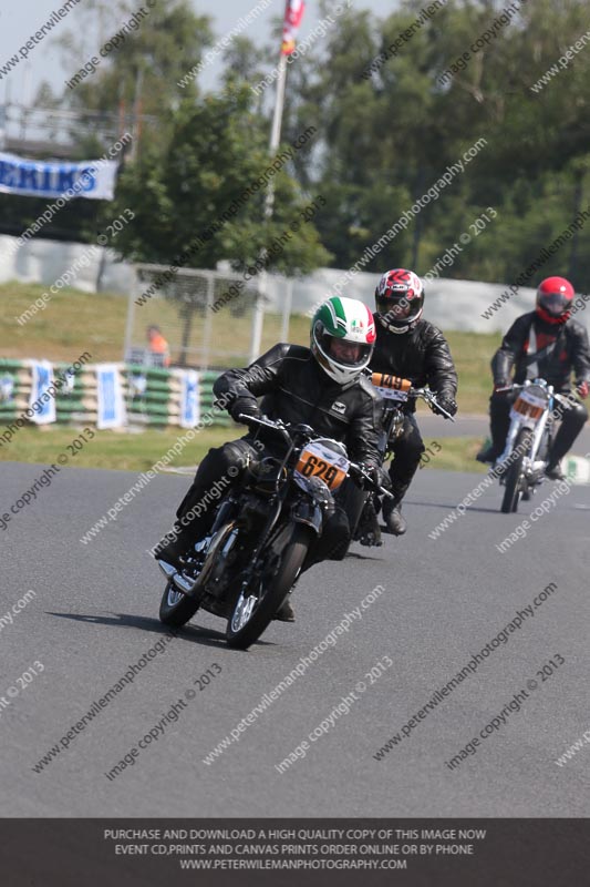 Vintage motorcycle club;eventdigitalimages;mallory park;mallory park trackday photographs;no limits trackdays;peter wileman photography;trackday digital images;trackday photos;vmcc festival 1000 bikes photographs