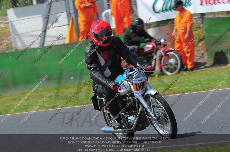 Vintage motorcycle club;eventdigitalimages;mallory park;mallory park trackday photographs;no limits trackdays;peter wileman photography;trackday digital images;trackday photos;vmcc festival 1000 bikes photographs