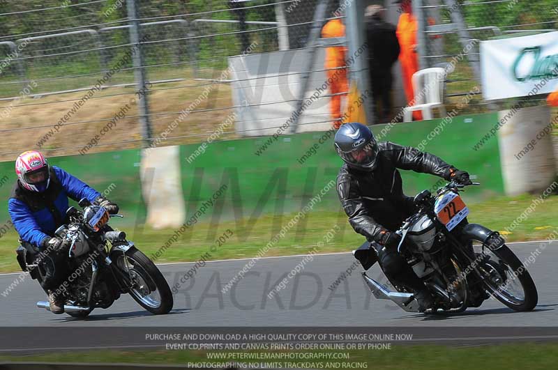 Vintage motorcycle club;eventdigitalimages;mallory park;mallory park trackday photographs;no limits trackdays;peter wileman photography;trackday digital images;trackday photos;vmcc festival 1000 bikes photographs