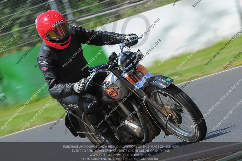 Vintage motorcycle club;eventdigitalimages;mallory park;mallory park trackday photographs;no limits trackdays;peter wileman photography;trackday digital images;trackday photos;vmcc festival 1000 bikes photographs