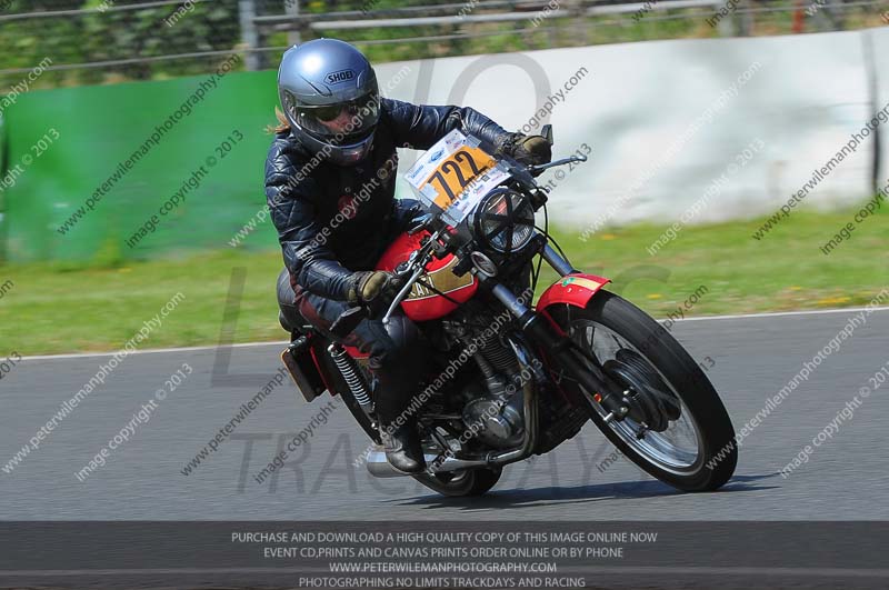 Vintage motorcycle club;eventdigitalimages;mallory park;mallory park trackday photographs;no limits trackdays;peter wileman photography;trackday digital images;trackday photos;vmcc festival 1000 bikes photographs