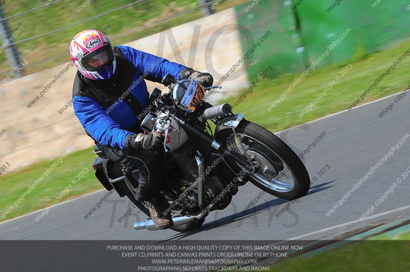 Vintage motorcycle club;eventdigitalimages;mallory park;mallory park trackday photographs;no limits trackdays;peter wileman photography;trackday digital images;trackday photos;vmcc festival 1000 bikes photographs