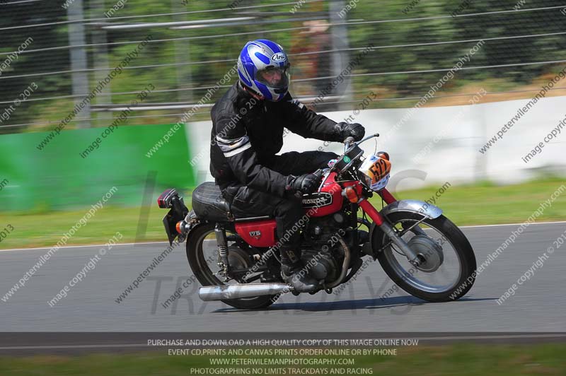 Vintage motorcycle club;eventdigitalimages;mallory park;mallory park trackday photographs;no limits trackdays;peter wileman photography;trackday digital images;trackday photos;vmcc festival 1000 bikes photographs