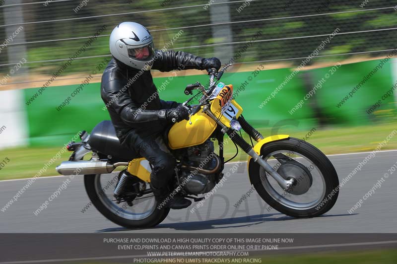 Vintage motorcycle club;eventdigitalimages;mallory park;mallory park trackday photographs;no limits trackdays;peter wileman photography;trackday digital images;trackday photos;vmcc festival 1000 bikes photographs