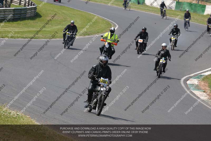 Vintage motorcycle club;eventdigitalimages;mallory park;mallory park trackday photographs;no limits trackdays;peter wileman photography;trackday digital images;trackday photos;vmcc festival 1000 bikes photographs