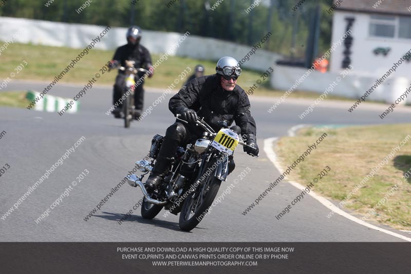 Vintage motorcycle club;eventdigitalimages;mallory park;mallory park trackday photographs;no limits trackdays;peter wileman photography;trackday digital images;trackday photos;vmcc festival 1000 bikes photographs