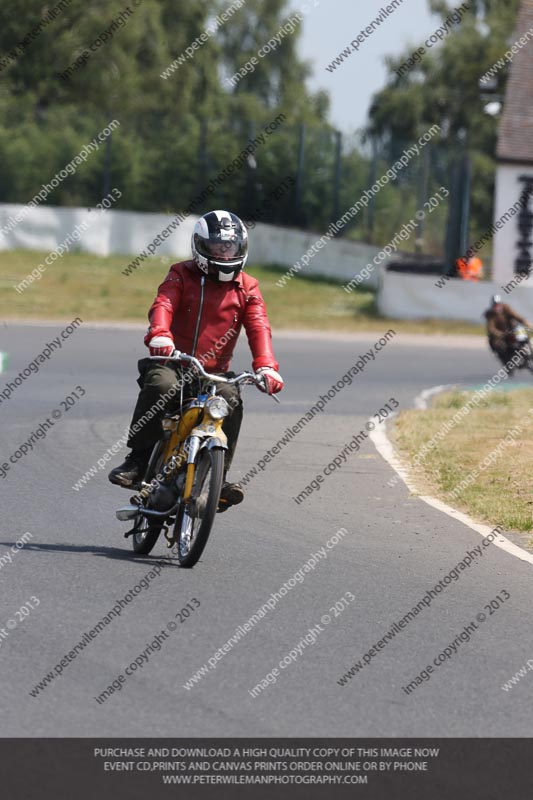 Vintage motorcycle club;eventdigitalimages;mallory park;mallory park trackday photographs;no limits trackdays;peter wileman photography;trackday digital images;trackday photos;vmcc festival 1000 bikes photographs