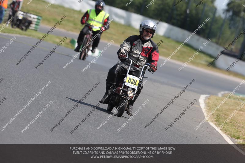 Vintage motorcycle club;eventdigitalimages;mallory park;mallory park trackday photographs;no limits trackdays;peter wileman photography;trackday digital images;trackday photos;vmcc festival 1000 bikes photographs