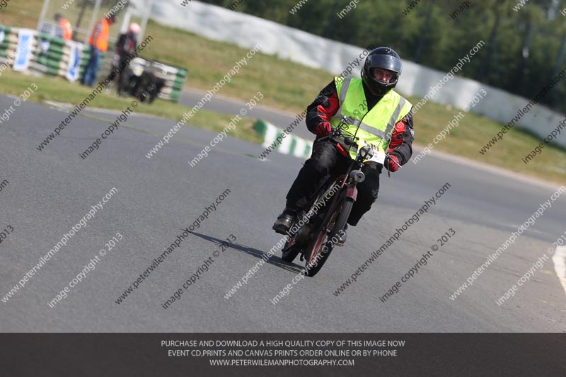 Vintage motorcycle club;eventdigitalimages;mallory park;mallory park trackday photographs;no limits trackdays;peter wileman photography;trackday digital images;trackday photos;vmcc festival 1000 bikes photographs